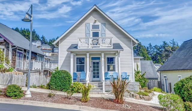 Unmatched Award Winning Olivia Beach Escape, Hot Tub, Volleyball, Park, Seasonal Pool