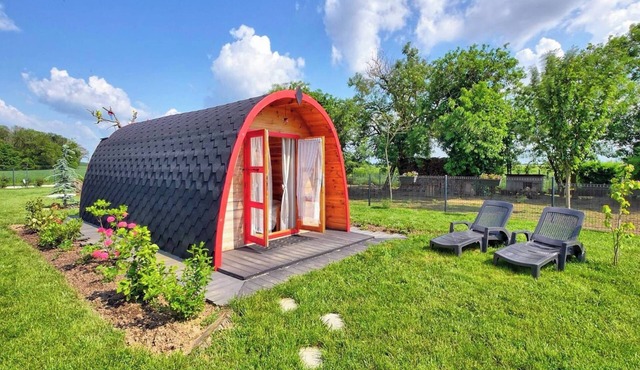 Unusual accommodation near troglodyte towns and the châteaux of the Loire Valley