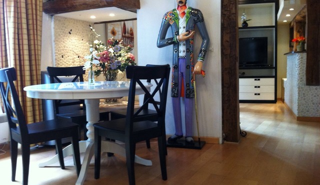 Unusual, Charming 16th Century Apt Near Place Des Vosges