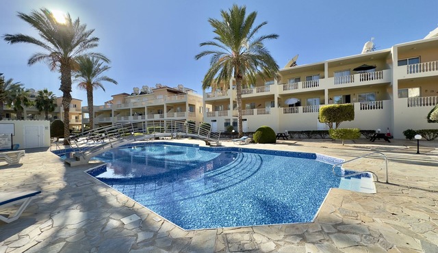 Unwind in this Spacious Penthouse with Breathtaking Views & large communal pool
