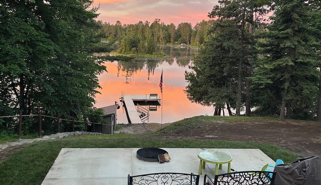 Up North 5 bedrooms two houses on Birch Lake