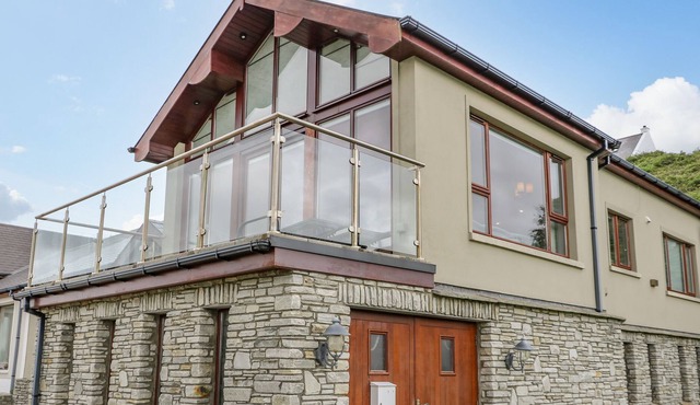 UP THE HILL, family friendly, character holiday cottage in Downings