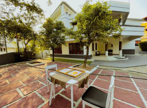 Upavan Villa-Two KM From Aluva Metro Station