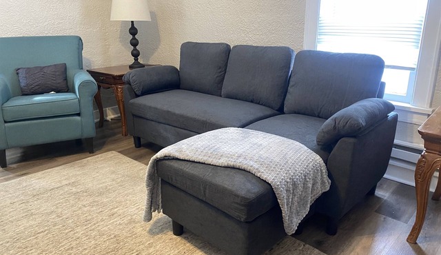 Updated 1 Bedroom Apartment Near Downtown