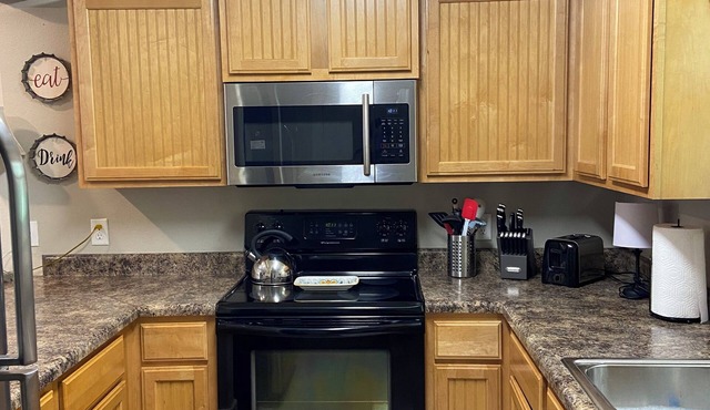 Updated 2 level townhome, close to the University, shopping and restaurants.