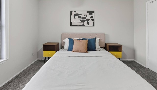 Updated 2BR with great natural light