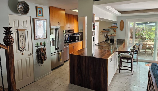 Updated 3-bedroom townhouse condo in quiet Hawaii Kai community east Honolulu.