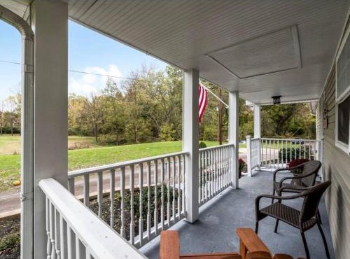 Updated 3bd Cottage on Bike Trail w/River access!
