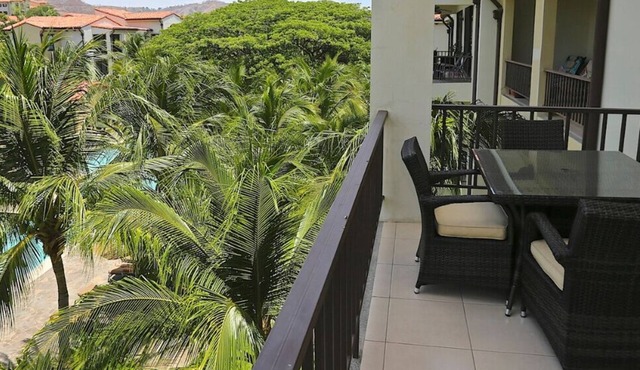 Updated 3rd Floor Unit w/Grill + Beach Club Access