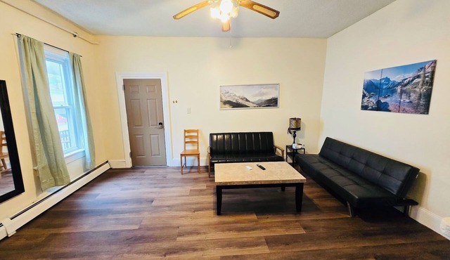 Updated apartment near Whole Foods, Brown Univer