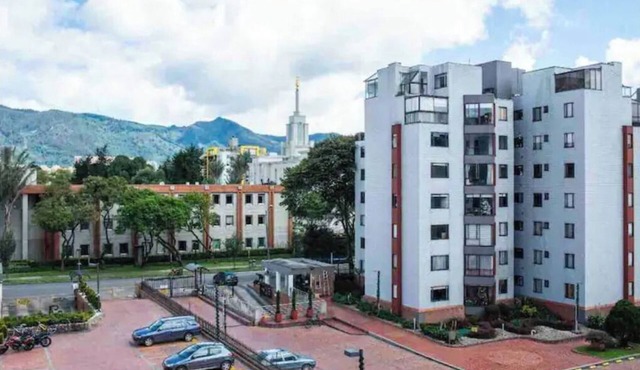 Updated Apt in Privileged Area - Accommodates 10