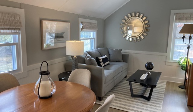 Updated Carriage House Apt - Centrally Located
