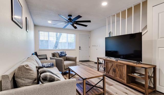 😍 Updated Condo (# 3) near UO, Autzen Stadium, Amazon Park