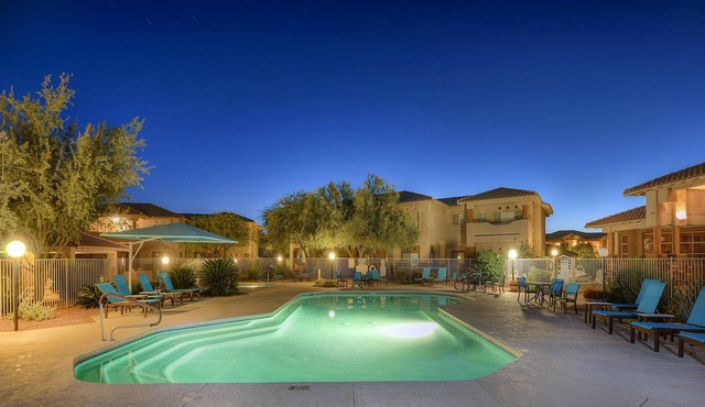 Updated condo with pool, hot tub, & central AC