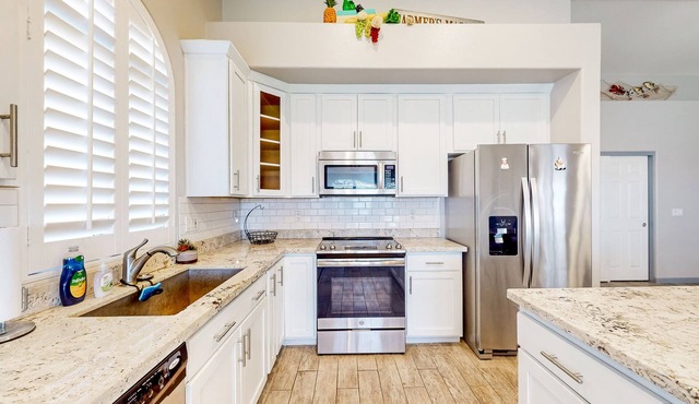 Updated desert stay with enclosed yard, veranda, & work space