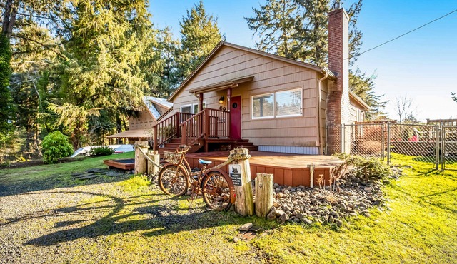Updated Dog-Friendly Cottage with Outdoor Firepit, Five Blocks from the Beach