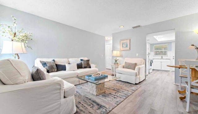 Updated Downtown Sarasota Villa, 2b/2b