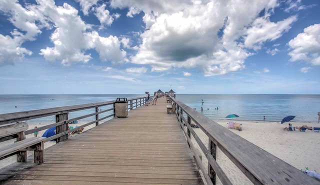 Updated Dtwn Naples Condo: Across From Beach!