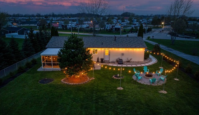 Updated home on 2/3 acre w/HOT TUB and BOAT DOCK! Walk to 3 bars/eateries