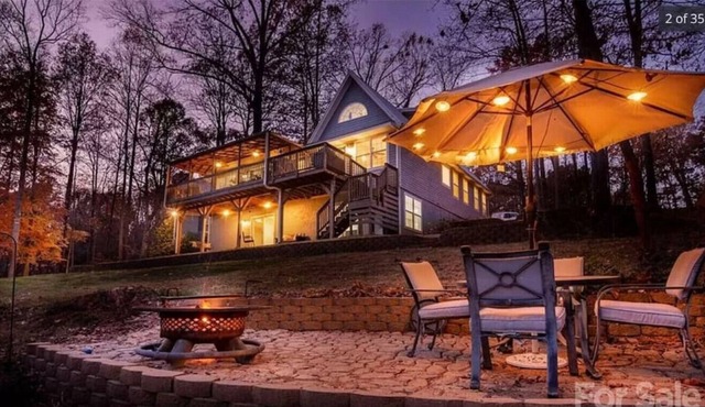 Updated House W/ Fire Pit & Game Room, Sleeps 16+