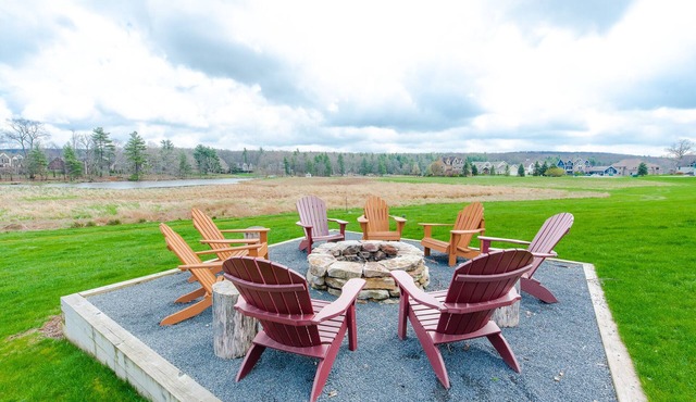 Updated Lakefront Retreat w/Pool Table & Hot Tub
