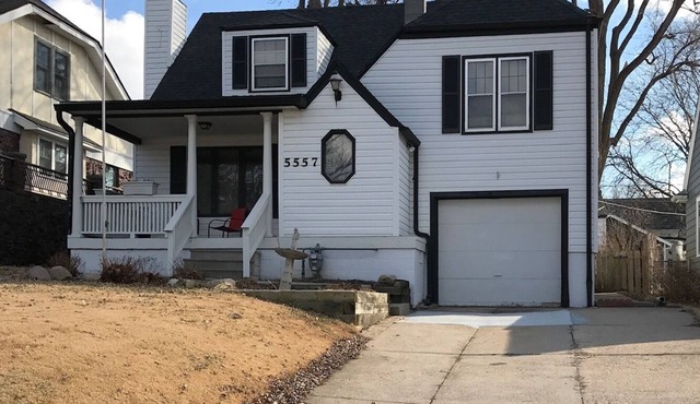 Updated Midtown Gem (10 Minutes to most places)