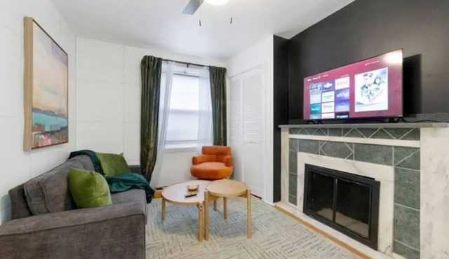 Updated Modern Urban Stay Close to NYC PATH & Pet friendly