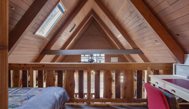 Updated Mt Rainier Cabin near White Pass and Cowlitz River - Mama Bear Chalet