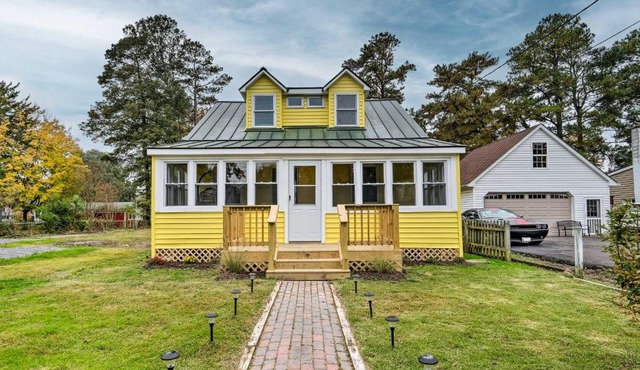 Updated North Beach Cottage: Pet Friendly!
