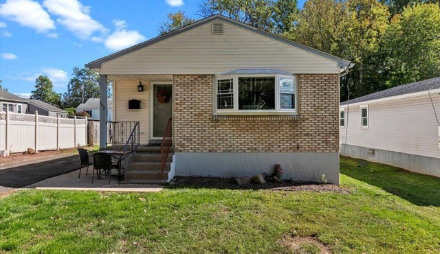 Updated ranch Home 4 minutes from the beach on a quiet end street.