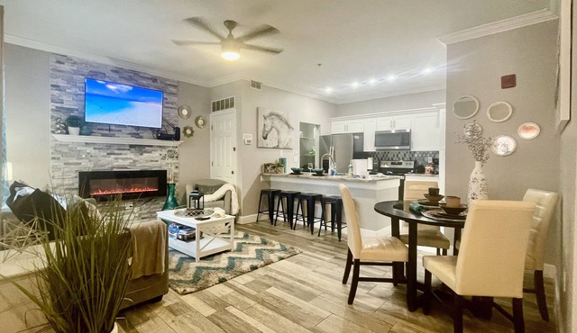 UPDATED REMODELED CONDO- NO STAIRS 3 MILES TO THE BEACH! PETS ok! HEATED POOL !