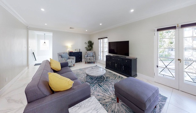 Updated Upper Home w/Balcony, Fireplace, Deck, Gas Grill, Washer/Dryer