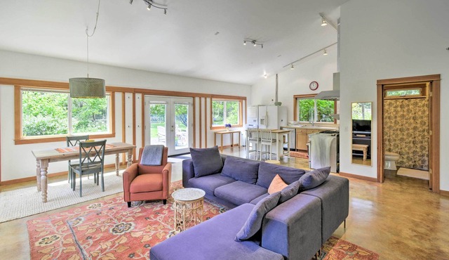 Updated Vashon Island Studio w/ Yard & Ponds!