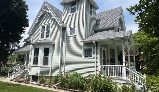 Updated Victorian in the Heart of Sheboygan. Beach, Downtown, Golf, Road America