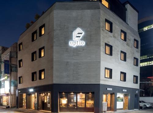 Upflo Hostel