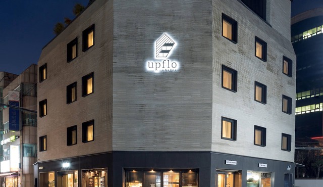 Upflo Hostel