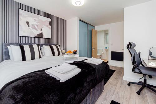 Upgraded 4 Beds Level Access Lifts 2 bath Parking