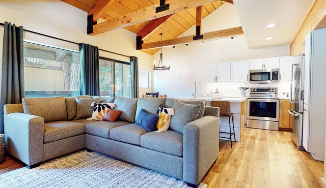 Upgraded End Unit & Balcony. Near the Sierra Star Golf Course. On-site Pool!