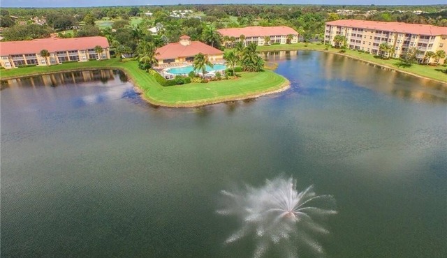 Upgraded Osprey Cove condo with Lake View!