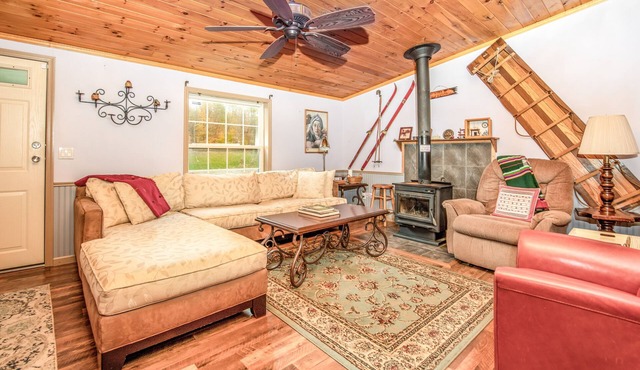 Upgraded! Perfect location seconds from Hunter Mtn! Incredible views! King bed!