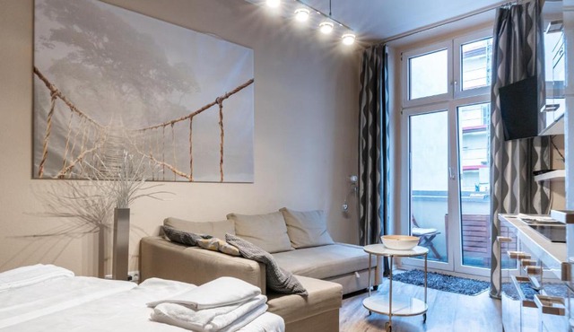 Upmarket Studio with Balcony in Friedrichshain