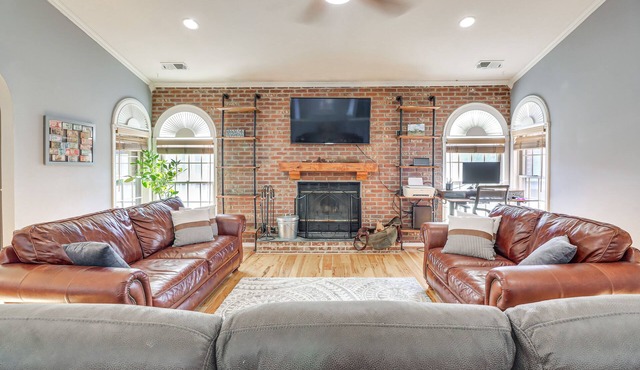 Upper Marlboro Home on 1 Acre: Office & Home Gym!
