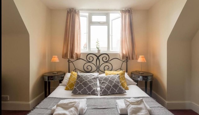 Upper Rock 10 - double room en-suite