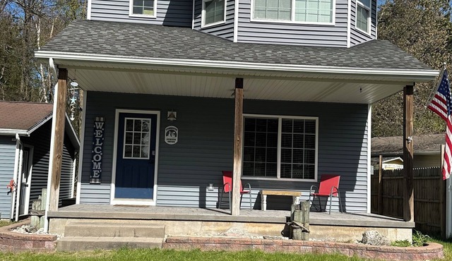 Upper Silver Lake cottage just minutes from Silver Lake Sand Dunes