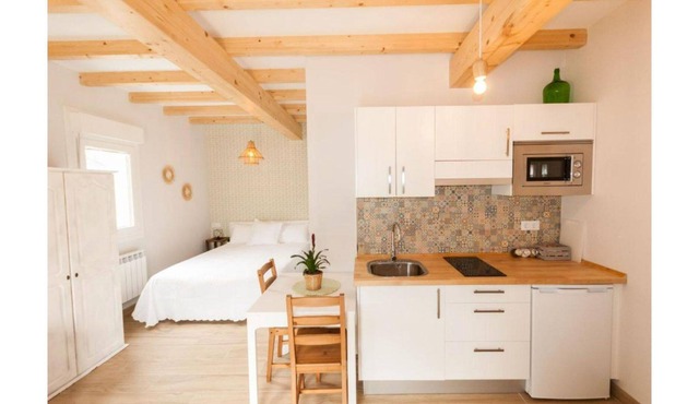 Upper studio. Catapeixe Holiday Apartments.