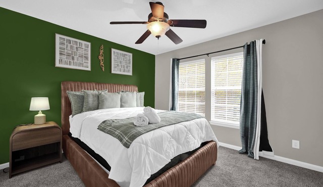 Upscale 3BR Home | Near The Summit.