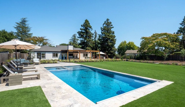 Upscale 4 BD, Pool, Spa, Minutes to Plaza