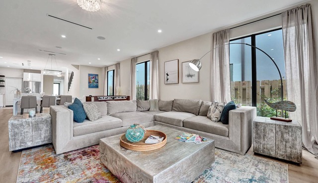 Upscale 4 Bdrm Retreat - Mins to Las Olas Beach