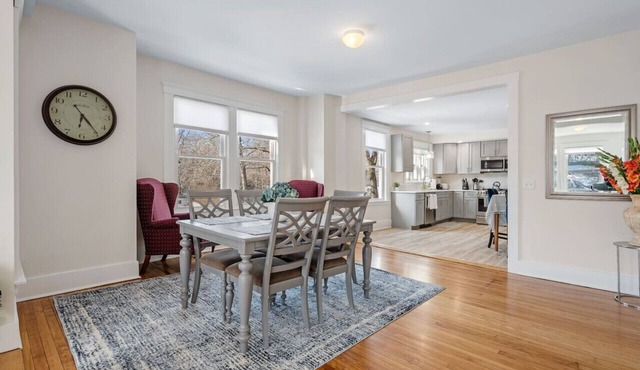 Upscale 4 Bedroom Condo w King Bed Suite