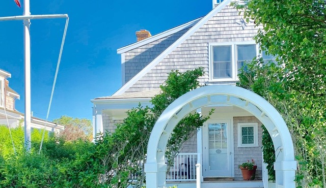Upscale Beach House Brant Point